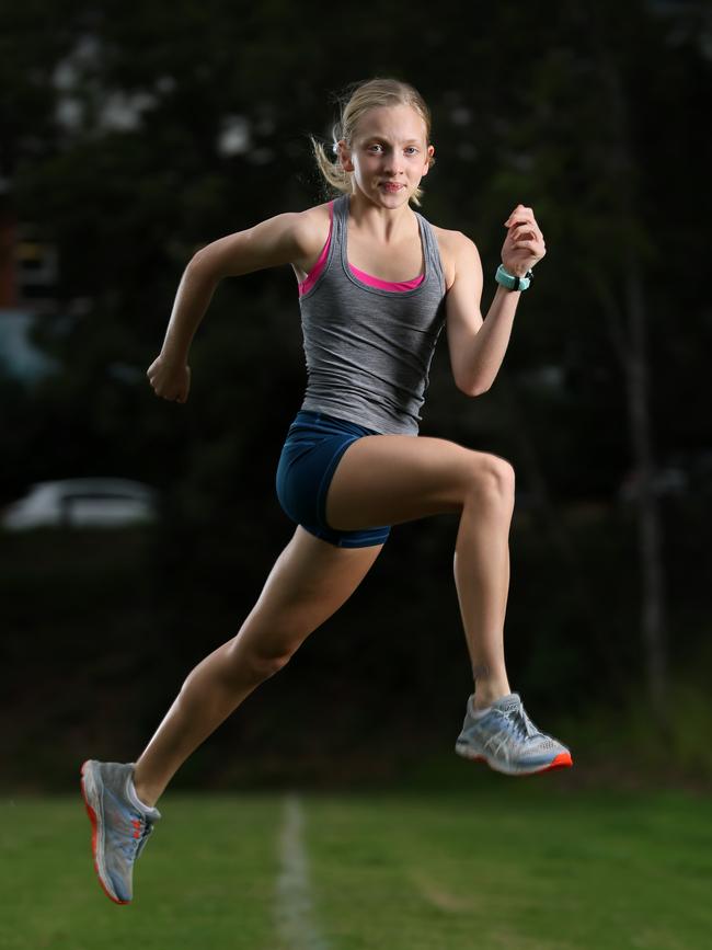 3000m runner Isabella Harte. Photographer: Liam Kidston.