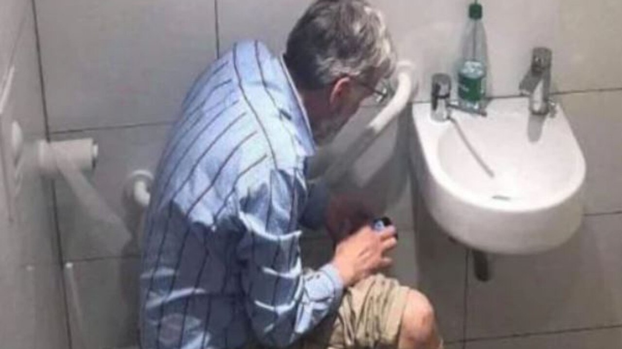 Chess Grandmaster caught with Phone on Toilet! 