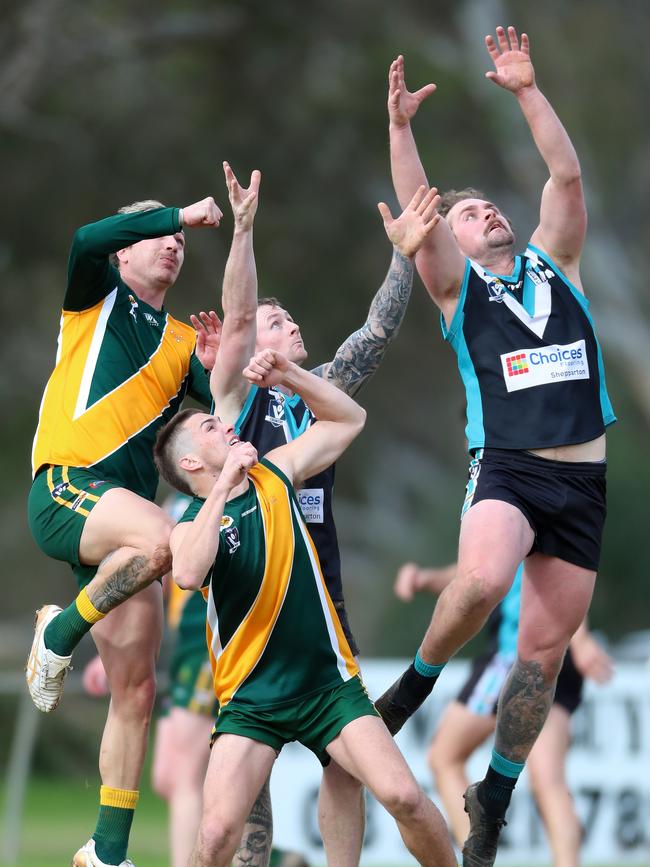 Dookie United’s Spencer Gillespie takes front position in front of a big pack of players.