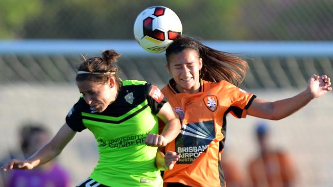 Angela Beard of the Roar and Ashleigh Sykes of Canberra compete for the ball during round three.