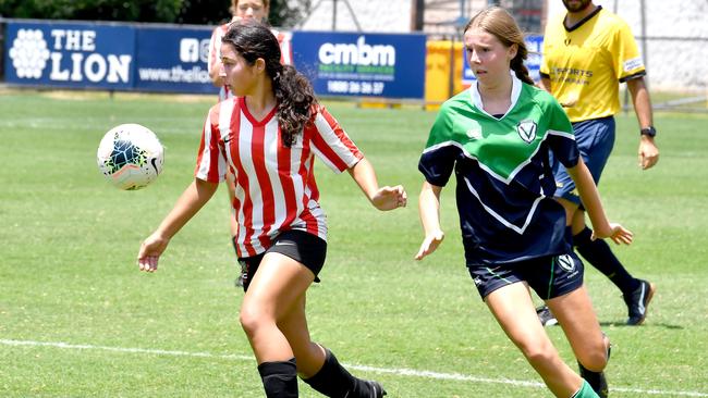 Kelvin Grove State College get the ball forward. Picture, John Gass