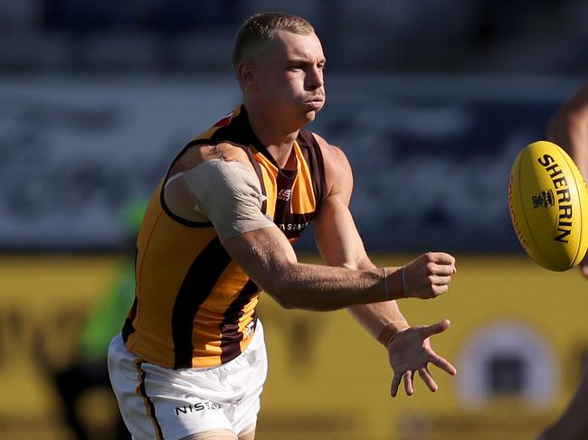 GEELONG, AUSTRALIA - FEBRUARY 23: James Worpel of the Hawks handballs during the AFL Match Simulation between Geelong Cats and Hawthorn Hawks at GMHBA Stadium on February 23, 2023 in Geelong, Australia. (Photo by Kelly Defina/Getty Images)