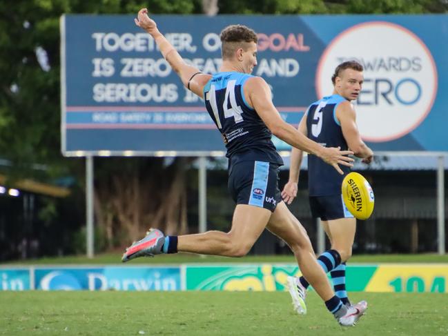 The Darwin Buffaloes are four from four despite limping home against Waratah. Picture: Celina Whan/AFLNT Media