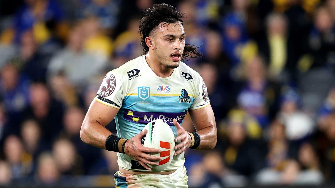 Tino Fa'asuamaleaui of the Titans runs the ball during the round 20 NRL match between Parramatta Eels and Gold Coast Titans at CommBank Stadium on July 16, 2023 in Sydney, Australia. (Photo by Brendon Thorne/Getty Images)