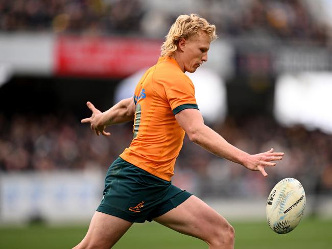 Carter Gordon of Australia kicks. Picture: Joe Allison/Getty Images.