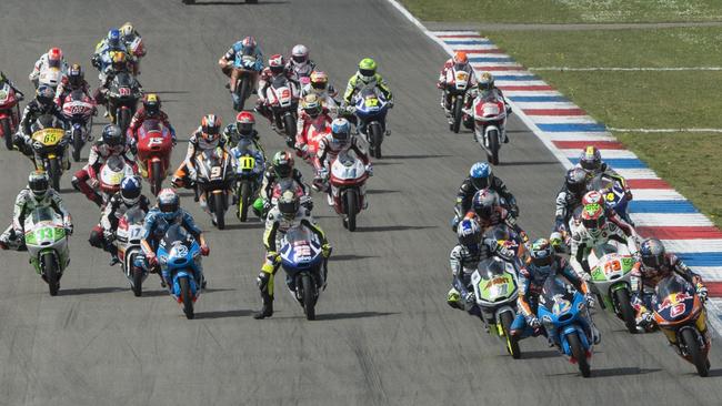 Sissis (red/white No. 61) made a cracking start to the Moto3 race.