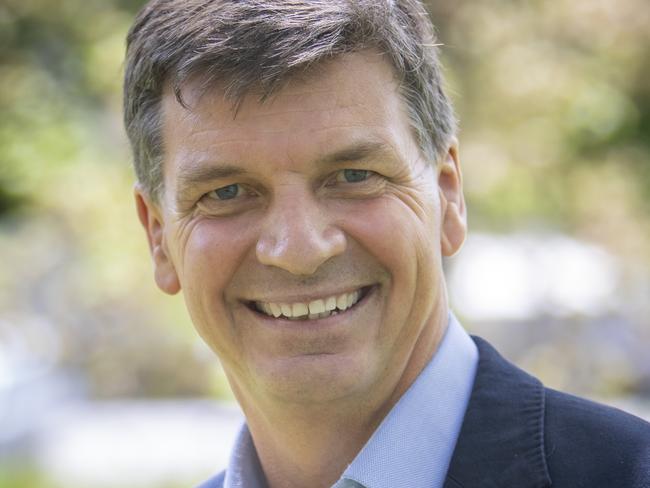 Angus Taylor, MP, member for Hume, Minister for Energy and Emissions Reduction in his home town of Goulburn, talking to locals. Picture: Quentin Jones