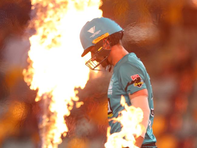 BRISBANE, AUSTRALIA - JANUARY 02: Joe Burns of the Heat leaves walks out to bat during the Big Bash League match between the Brisbane Heat and the Sydney Sixers at The Gabba, on January 02, 2021, in Brisbane, Australia. (Photo by Chris Hyde/Getty Images)