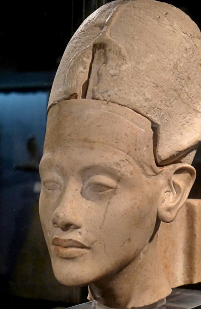 This statue, known as "Young Akhenaton" in the Kesner Museum Hanover, may instead be one of his daughters wearing the royal pharaoh crown. Dated to the end of Akhenaten's reign, it shows a youthful and feminine face.