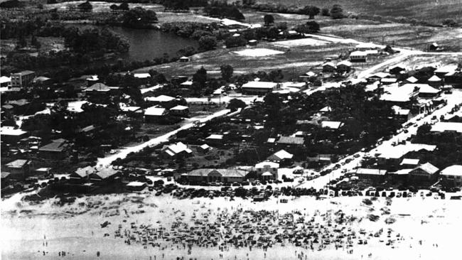 Surfers Paradise Beach looking west along Cavill Ave 1938 Picture: Pics File