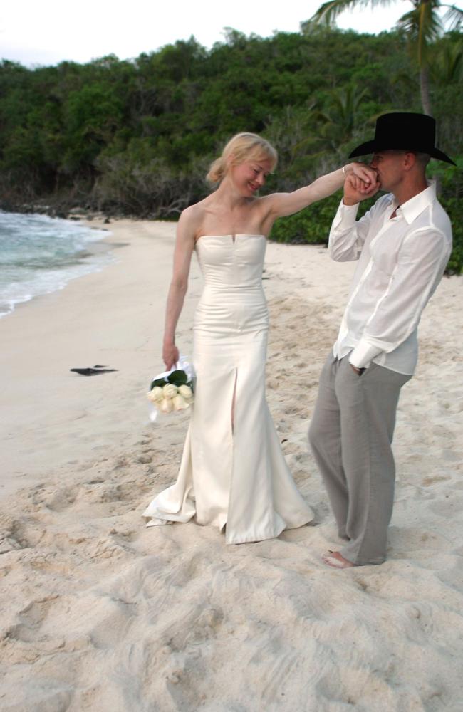 Designer Carolina Herrera, who regularly dressed Zellweger, designed her strapless white bridal dress for her wedding to Kenny Chesney. Picture: AP/Carolina Herrera