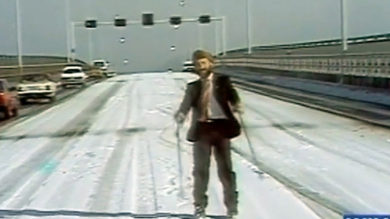 Weather Snow Fall in Hobart 25/07/1986 snow to sea level when it snowed on the streets of Hobart, the biggest snowfall since 1921, a commuter snow skiing across the Tasman Bridge in the winter of 1986, YouTube screen grab from WIN TV 50th anniversary retrospective. LOW RES