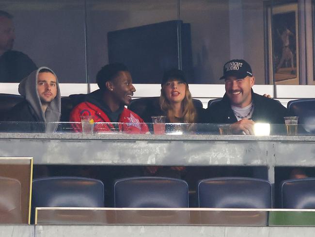 Taylor Swift and Travis Kelce recently took in a New York Yankees playoff game alongside American comedian Jerrod Carmichael. Picture: Getty Images