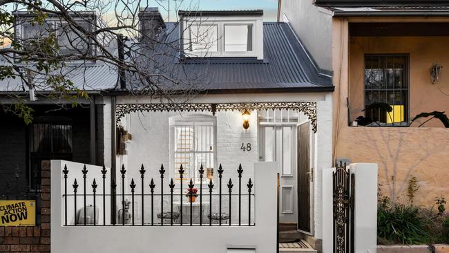 48 Gottenham St, Glebe, 360 enquiries, 198 groups through. , Agent: Matthew Carvalho, Ray White Surry Hills. Sold for $1,915,000. NSW real estate.