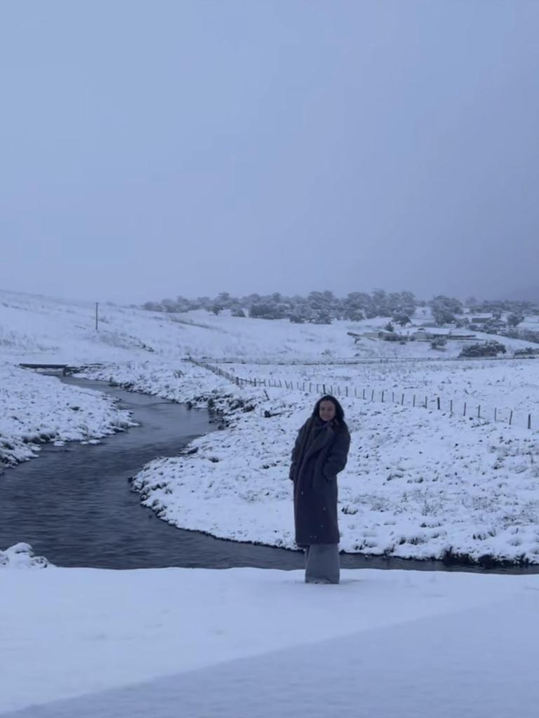 Matilda Spooner showing off her snow covered property. Picture: TikTok/@matildaspooner