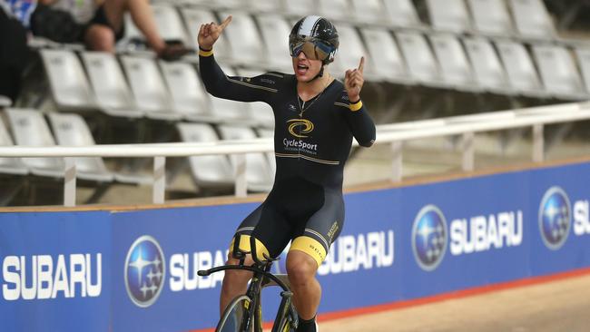 Sam Welsford wins the Individual Pursuit National Title. Track Cycling National Titles, at Adelaide Super-Drome, Night 2. 04/02/16 Picture: Stephen Laffer