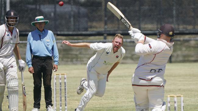 Michael De Iacovo plays a pull shot for South Caulfield off the bowling of Bonbeach’s Daniel Mueller. Picture: Valeriu Campan