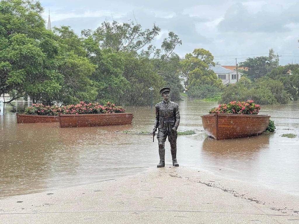 A stunning photo of the statue of Maryborough's Duncan Chapman, giving a haunting glimpse of what the actual landing at Gallipoli in 1915 might have looked like.