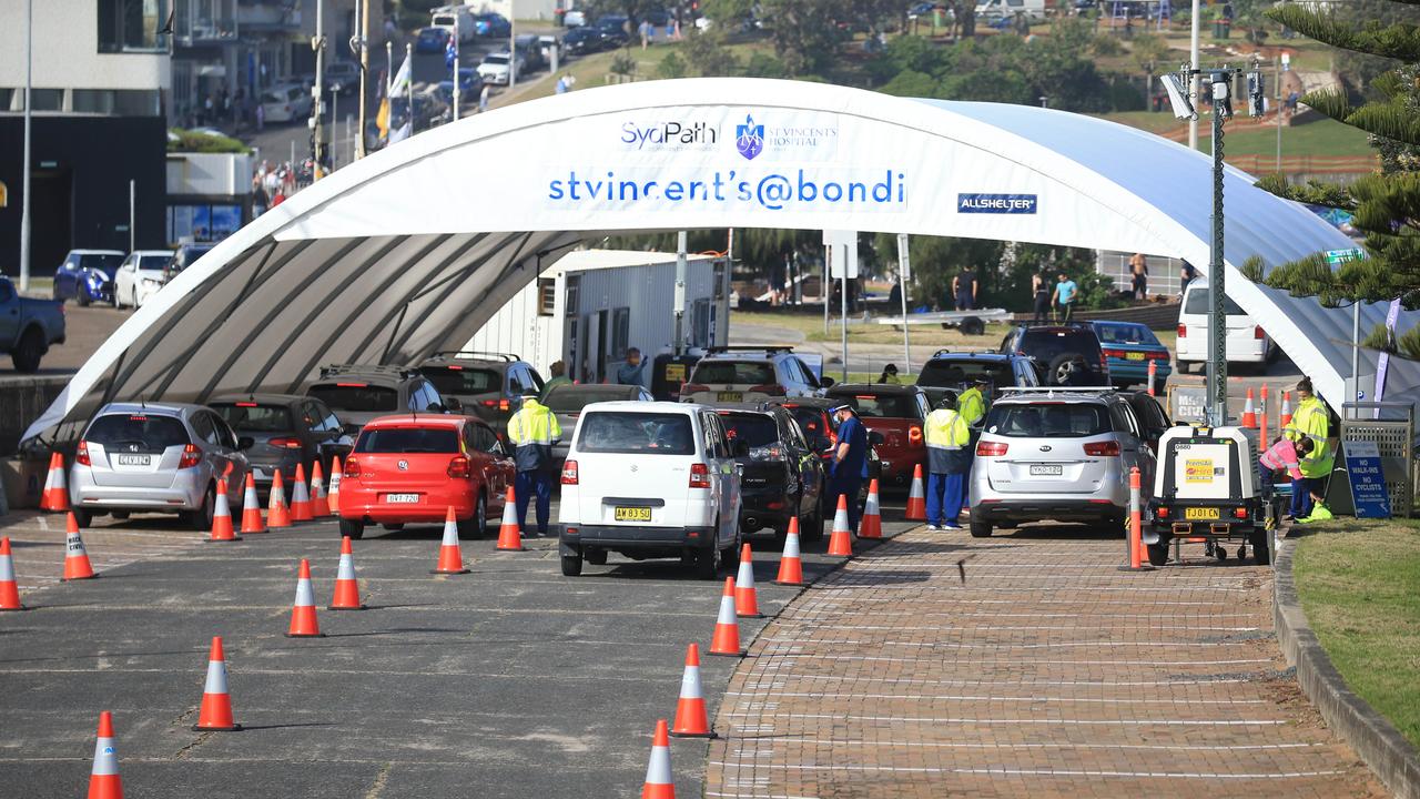 People queue for testing. Picture: NCA NewsWire / Christian Gilles