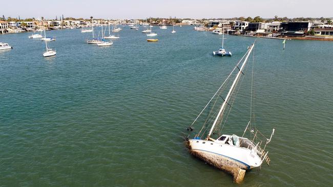 Half sunken yacht in the Mooloolah River. Photo Patrick Woods / Sunshine Coast Daily.