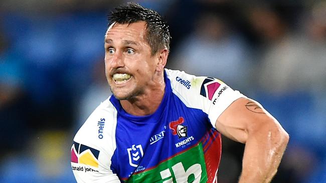 GOLD COAST, AUSTRALIA - SEPTEMBER 25: Mitchell Pearce of the Knights passes during the round 20 NRL match between the Gold Coast Titans and the Newcastle Knights at Cbus Super Stadium on September 25, 2020 in Gold Coast, Australia. (Photo by Matt Roberts/Getty Images)