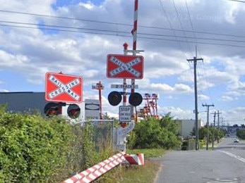 Musgrave Road level crossing at Coopers Plains.