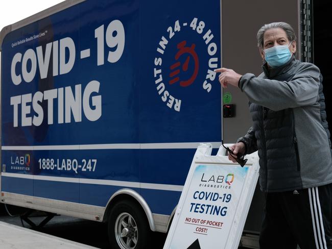 NEW YORK, NEW YORK - JANUARY 27: A mobile clinic to test for Covid-19 stands in Brooklyn on January 27, 2021 in New York City. With the overall infection rate across the state on the decline and 72% of healthcare workers now having received the COVID-19 vaccine, Governor Andrew Cuomo has announced that some restrictions in New York may be lifted in the near future. According to the Governor this will not include indoor dining.   Spencer Platt/Getty Images/AFP == FOR NEWSPAPERS, INTERNET, TELCOS & TELEVISION USE ONLY ==