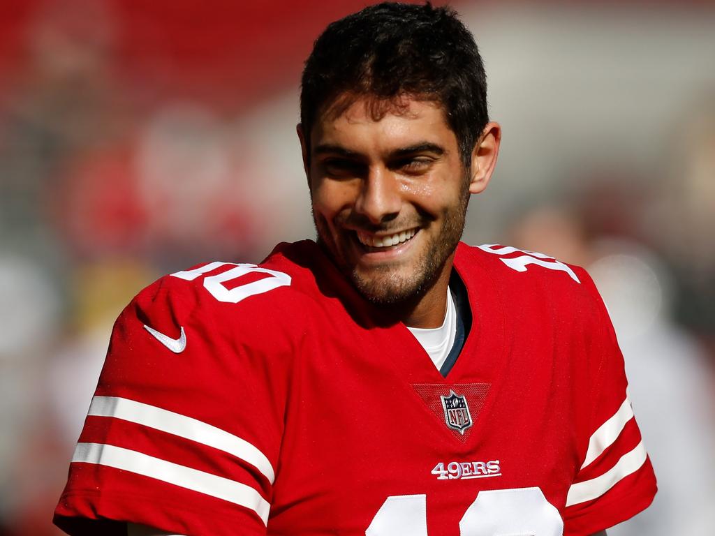 Jimmy Garoppolo takes photo with Hooters waitress amid NFL uncertainty