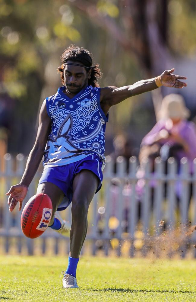 South Alice Springs beat Pioneer to claim the 2024 Foster-Webb Cup. Picture: Charlie Lowson / AFLNT Media