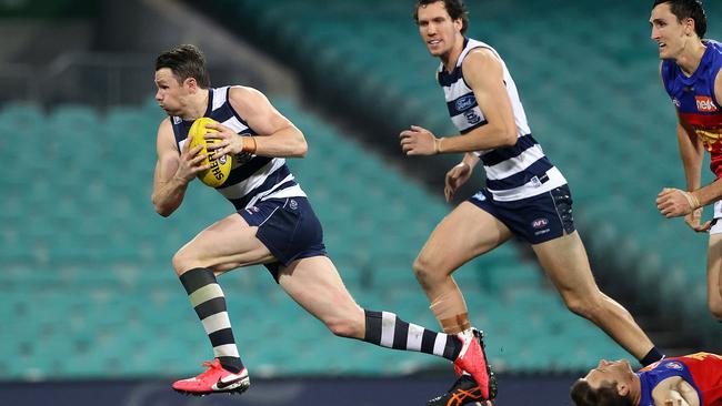 Patrick Dangerfield bursts out of the middle of the SCG. Picture: Phil Hillyard