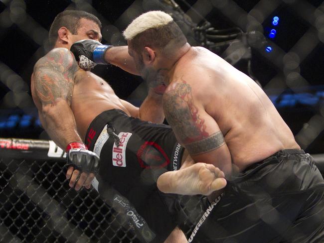 New Zealand's Mark Hunt, right, battles against Brazil's Fabricio Werdum from during a UFC 180 interim Heavyweight title fight in Mexico City, Saturday, Nov. 15, 2014. Werdum won the fight by KO/TKO. (AP Photo/Christian Palma)