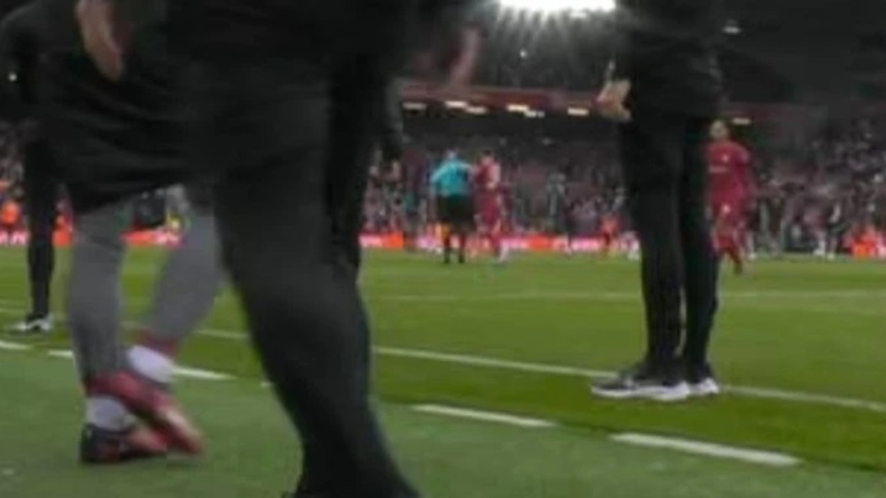 Liverpool Vs Arsenal: Andy Robertson Elbowed By Linesman, Hell Breaks ...