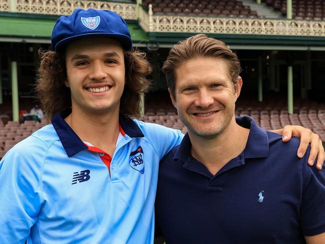 SYDNEY, AUSTRALIA - NOVEMBER 28: Sam Konstas of the Blues (L) poses for a photo with Shane Watson ahead of his debut during the Sheffield Shield match between New South Wales and Tasmania at SCG, on November 28, 2023, in Sydney, Australia. (Photo by Mark Evans/Getty Images)