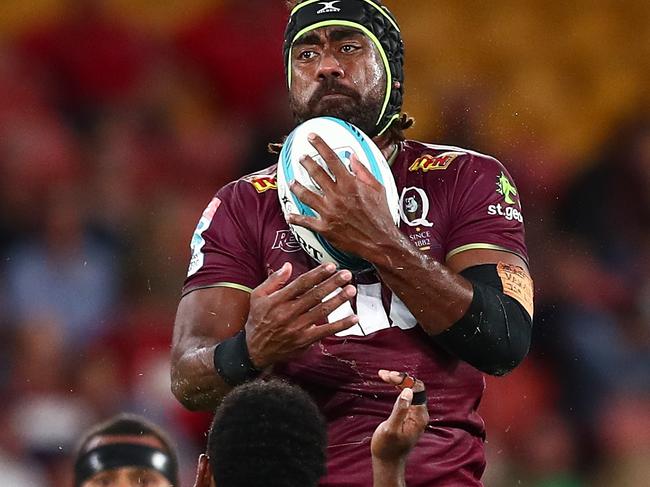 BRISBANE, AUSTRALIA - MARCH 12: Seru Uru of the Reds catches during the round four Super Rugby Pacific match between the Queensland Reds and the Fijian Drua at Suncorp Stadium on March 12, 2022 in Brisbane, Australia. (Photo by Chris Hyde/Getty Images)