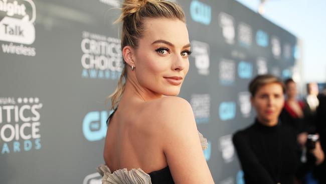 SANTA MONICA, CA - JANUARY 11:  Actor Margot Robbie attends The 23rd Annual Critics' Choice Awards at Barker Hangar on January 11, 2018 in Santa Monica, California.  (Photo by Christopher Polk/Getty Images for The Critics' Choice Awards  )