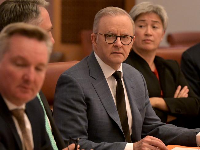 Australian Prime Minister Anthony Albanese addresses a cabinet meeting at Parliament House in Canberra, Monday, March 3, 2025. (AAP Image/Lukas Coch) NO ARCHIVING