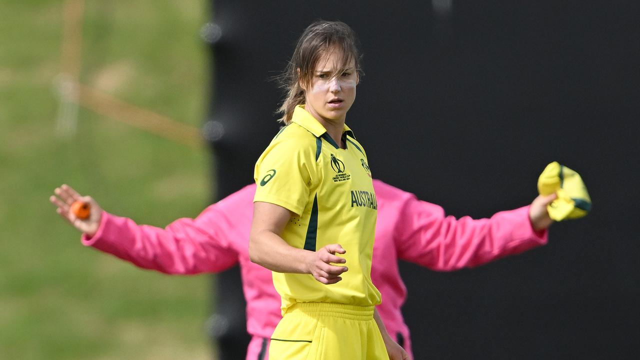 Ellyse Perry of Australia. Photo by Mark Tantrum/Getty Images