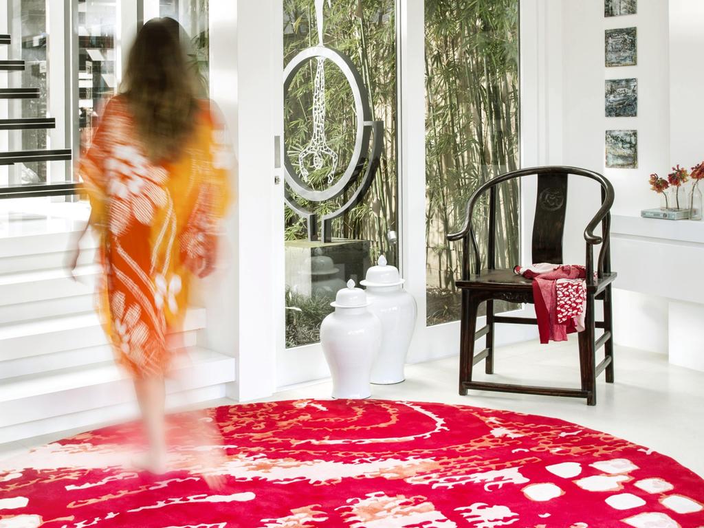 HOME TREND Pink and orange. This is Akira Isagowa's third collaboration with Designer Rugs, named HIRAMEKI, meaning ‘Inspiration’, designerrugs.com.au