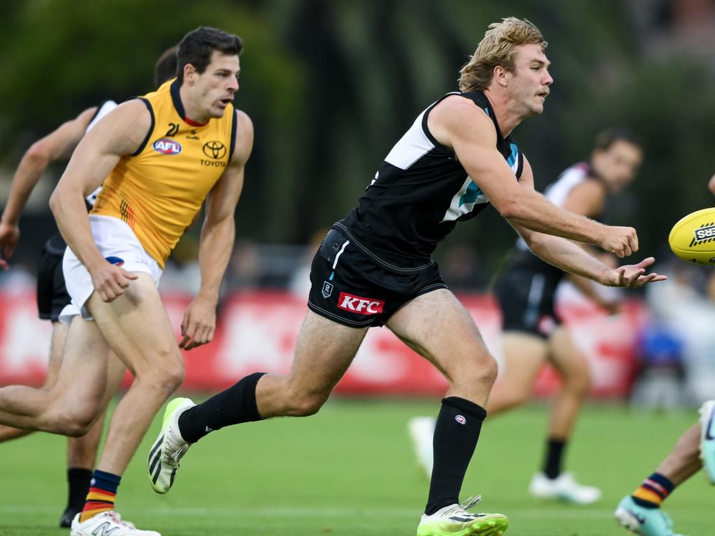 Jason Horne-Francis fires out a handball. Picture: Mark Brake/Getty Images