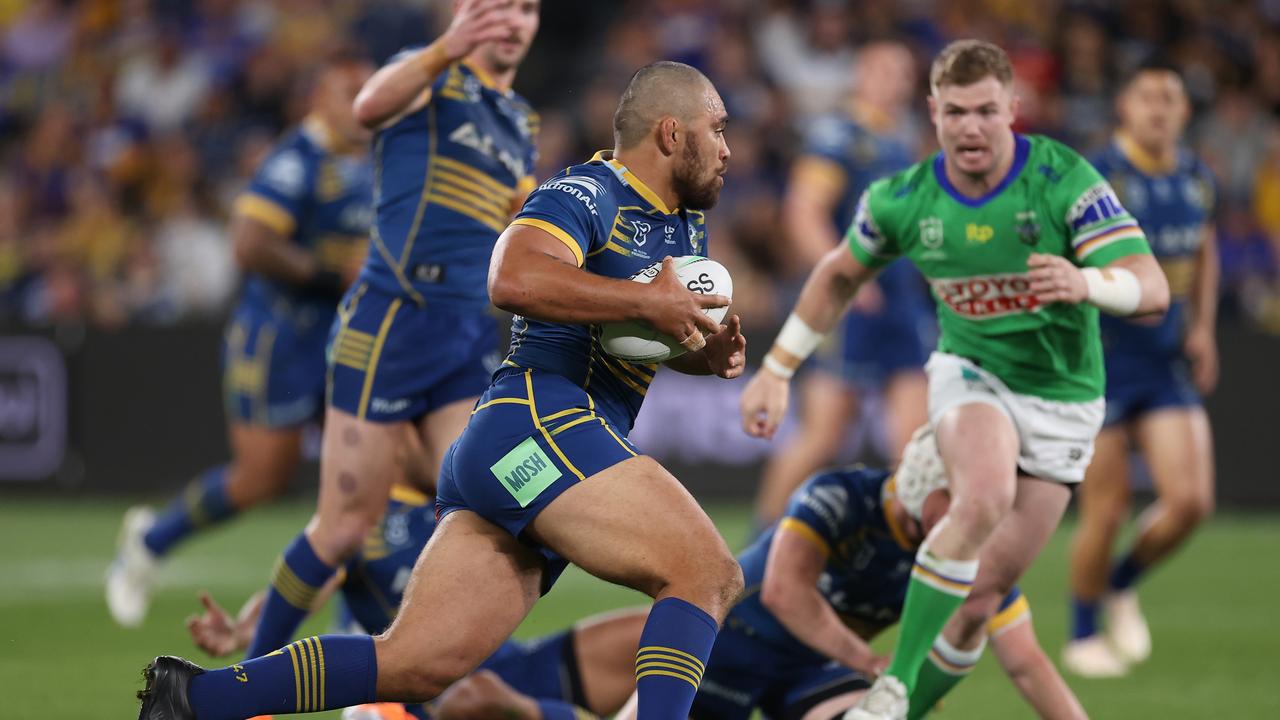 Isaiah Papali'i charges into the Radiers’ defence. Picture: Mark Kolbe/Getty Images