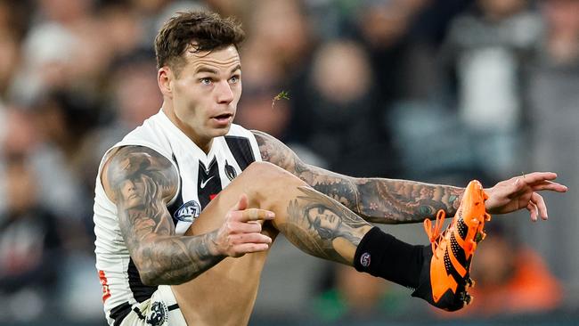 Collingwood is set to regain Jamie Elliott but Jeremy Howe will miss the crucial Friday night clash against Geelong due to a tight hamstring. Picture: Dylan Burns / Getty Images