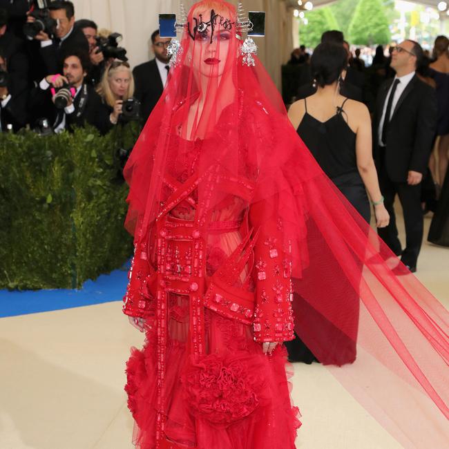 2017: Lady in red.