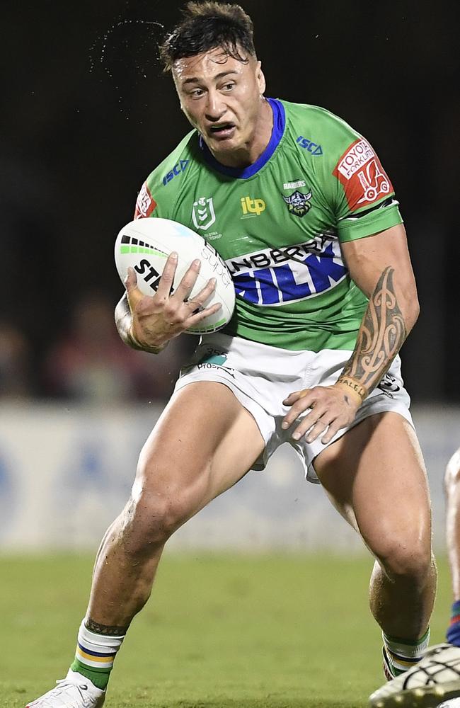 <p>MACKAY, AUSTRALIA - AUGUST 27: Charnze Nicoll-Klokstad of the Raiders runs the ball during the round 24 NRL match between the New Zealand Warriors and the Canberra Raiders at BB Print Stadium, on August 27, 2021, in Mackay, Australia. (Photo by Ian Hitchcock/Getty Images)</p>