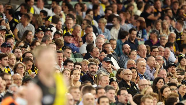 AFL Round 1. 18/03/2021. Richmond vs Carlton at the MCG, Melbourne. The crowd watches on as Richmonds Jack Riewoldt lines up for goal . Pic: Michael Klein