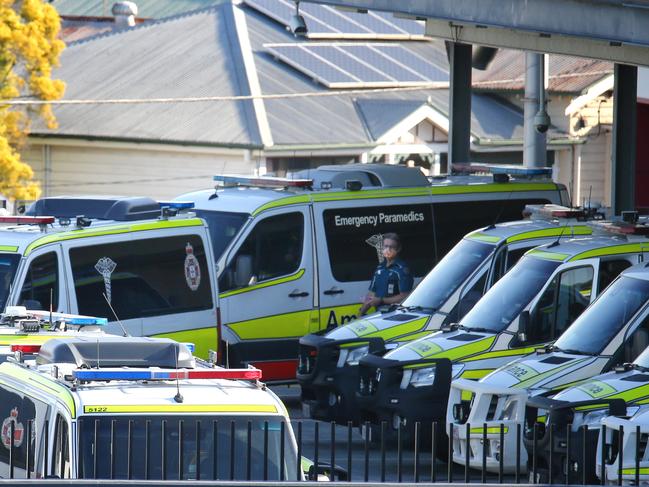 Queensland Hospitals are currently under pressure from the latest cover variant, flu and the medical emergencies. Ambulance ramping at the PA Hospital (Princess Alexandra Hospital) Woolloongabba Tuesday 26th July 2022 Picture David Clark