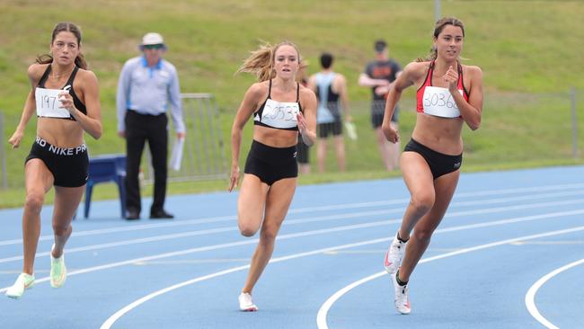 Young Sydney runners Bella and Jasmin Guthrie. Pic: David Tarbotton/Fred Etter