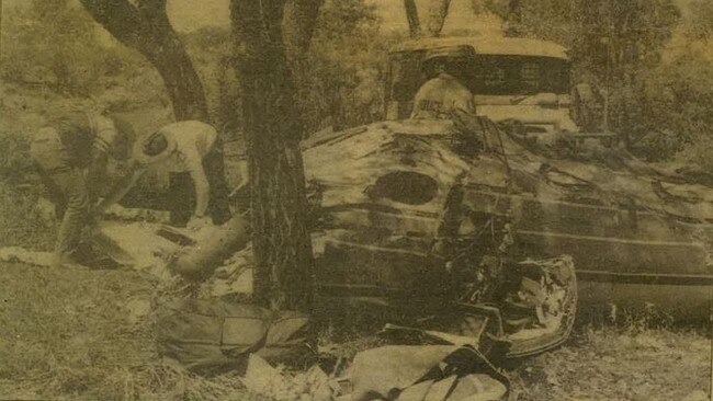 Police and rescue workers sifting through the flight VH-KTE wreckage near Adavale, Queensland. Picture: The Chronicle, August 30, 1983 edition.