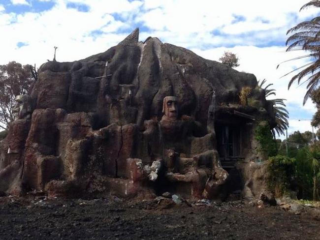 The burnt out ruins of Smorgy's Bundoora. Source Facebook/Careless Navigator.