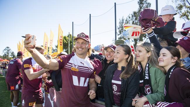 Reuben Cotter with fans from Ipswich (from left) Sally Abbott, Gaby Muller, Georgia Abott, and Georgia McKenzie at Queensland Maroons fan day at Toowoomba Sports Ground, Tuesday, June 18, 2024. Picture: Kevin Farmer