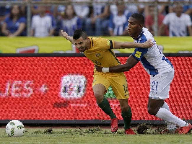 The pitch in San Pedro Sula cut up almost from the first minute of the game.